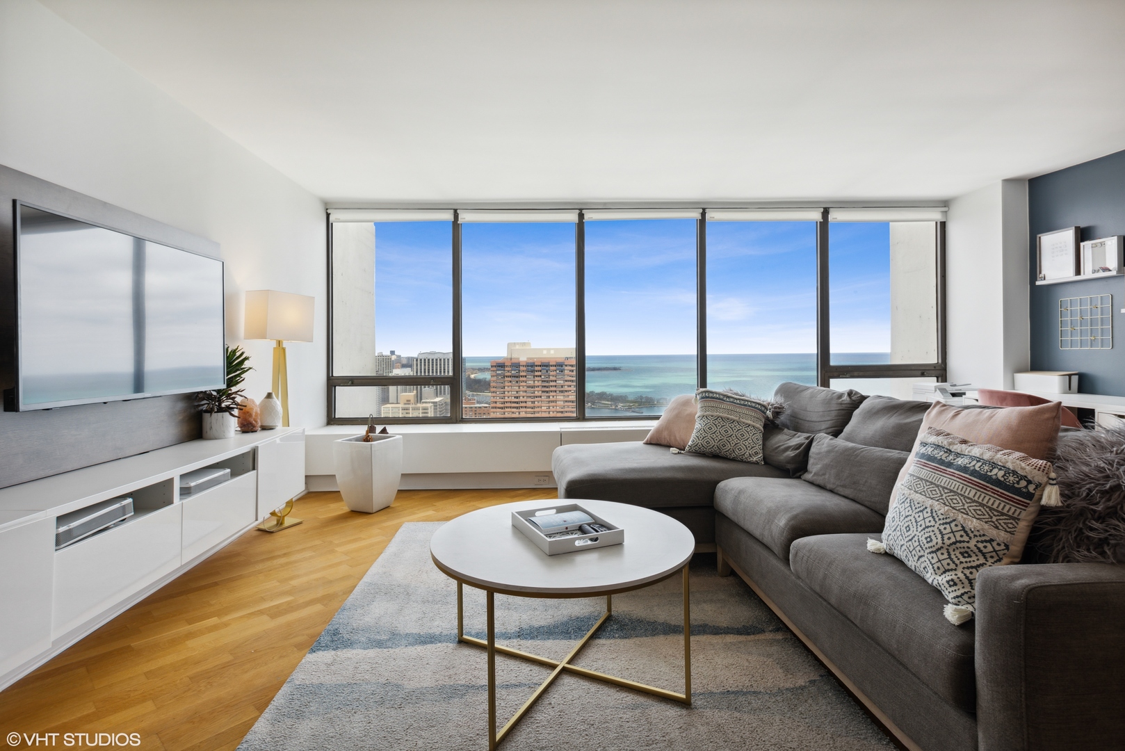 2800 N Lake Shore Drive Unit: 4115