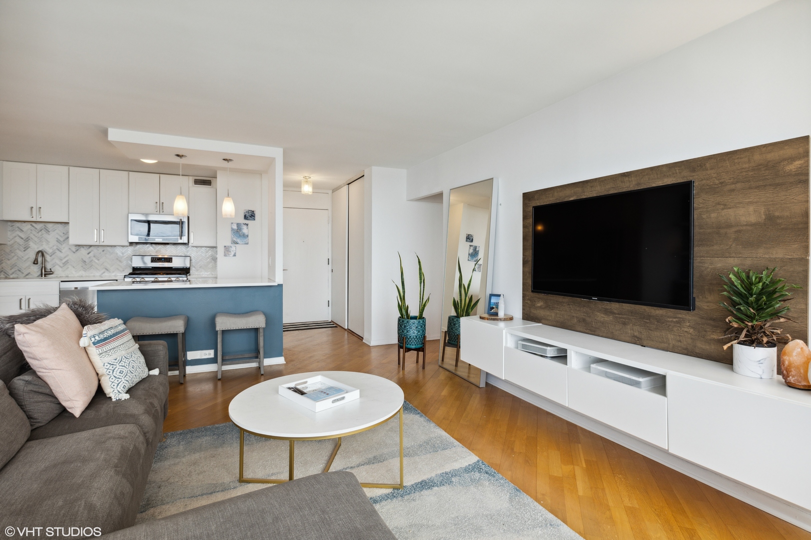 2800 N Lake Shore Drive Unit: 4115