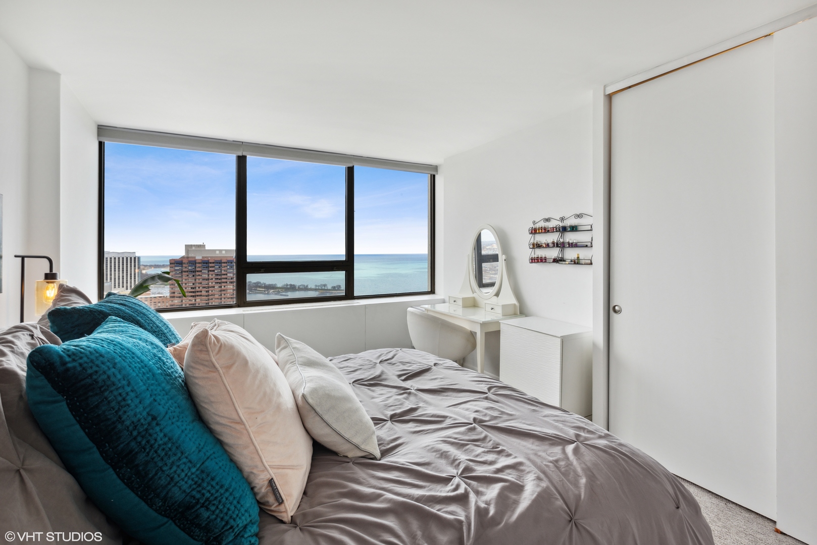 2800 N Lake Shore Drive Unit: 4115