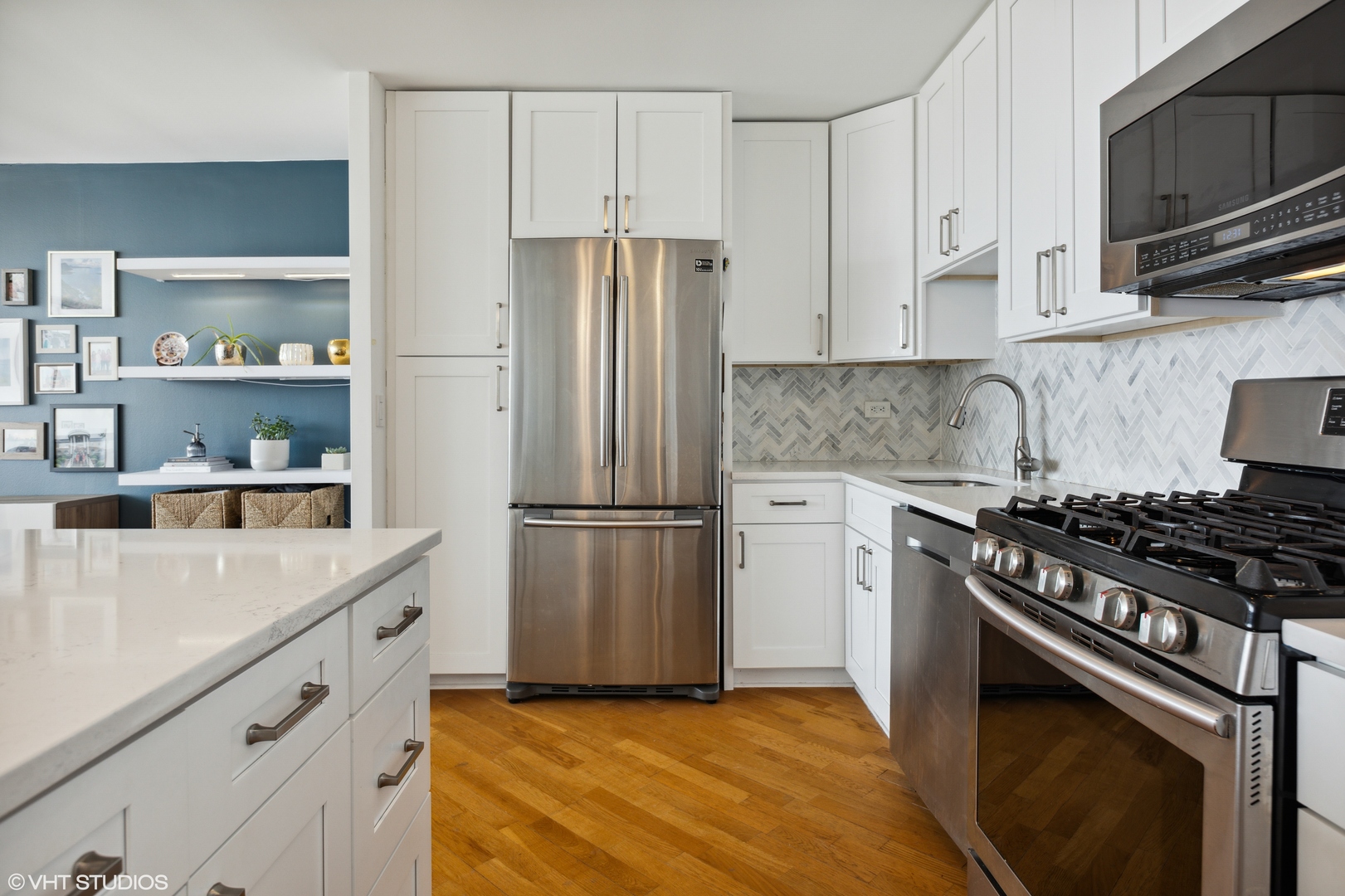 2800 N Lake Shore Drive Unit: 4115