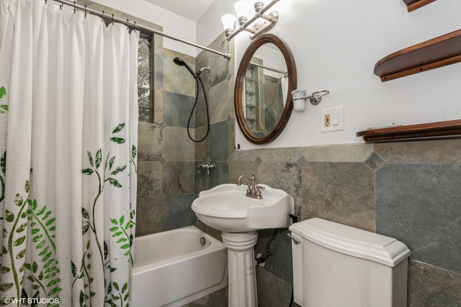 6624 N Clark Street Unit: 3A