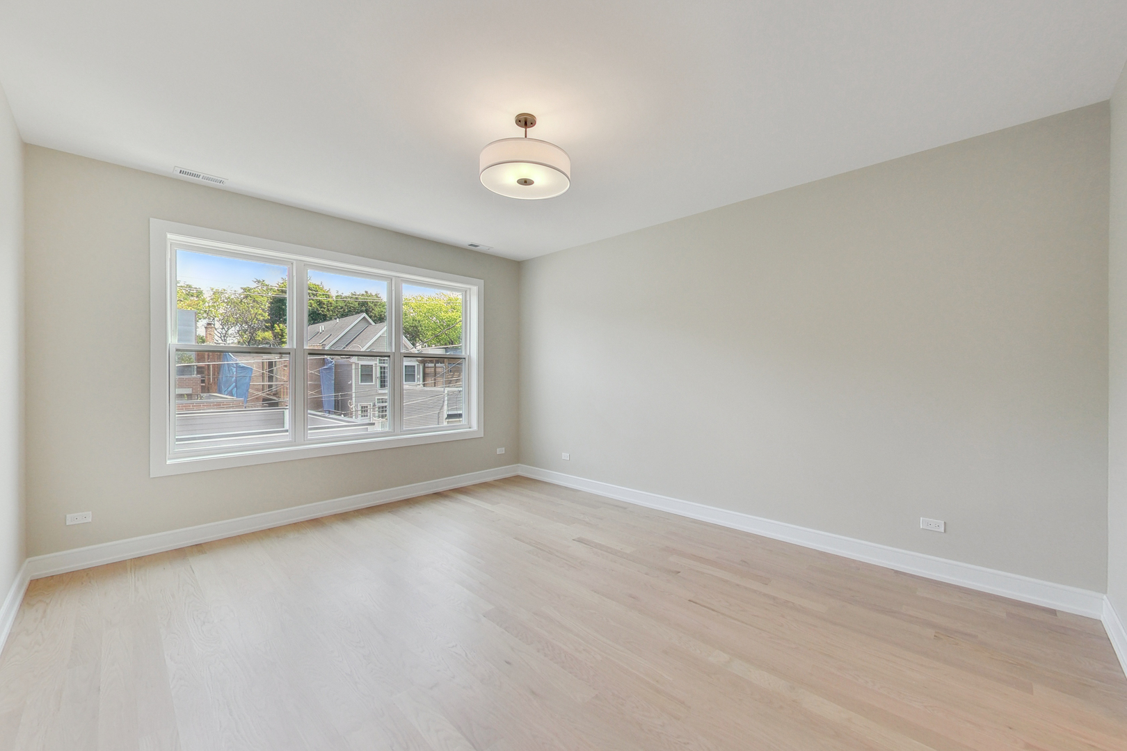 3835 N HERMITAGE Avenue