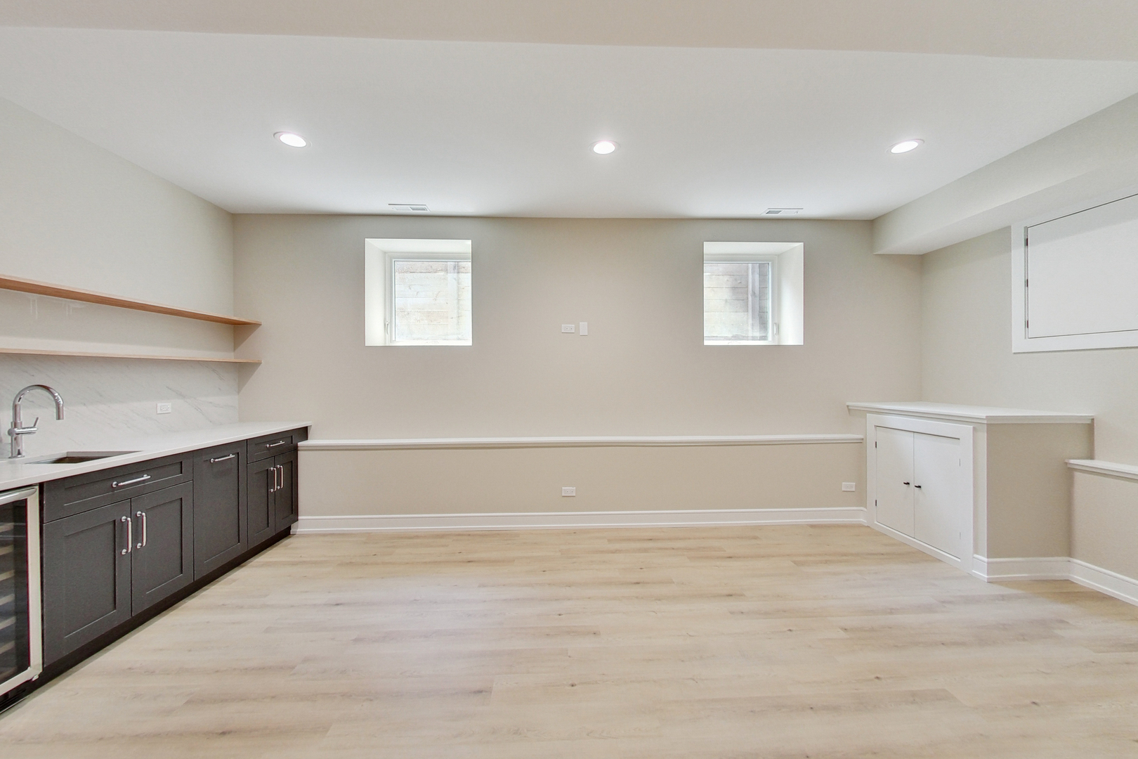 3835 N HERMITAGE Avenue