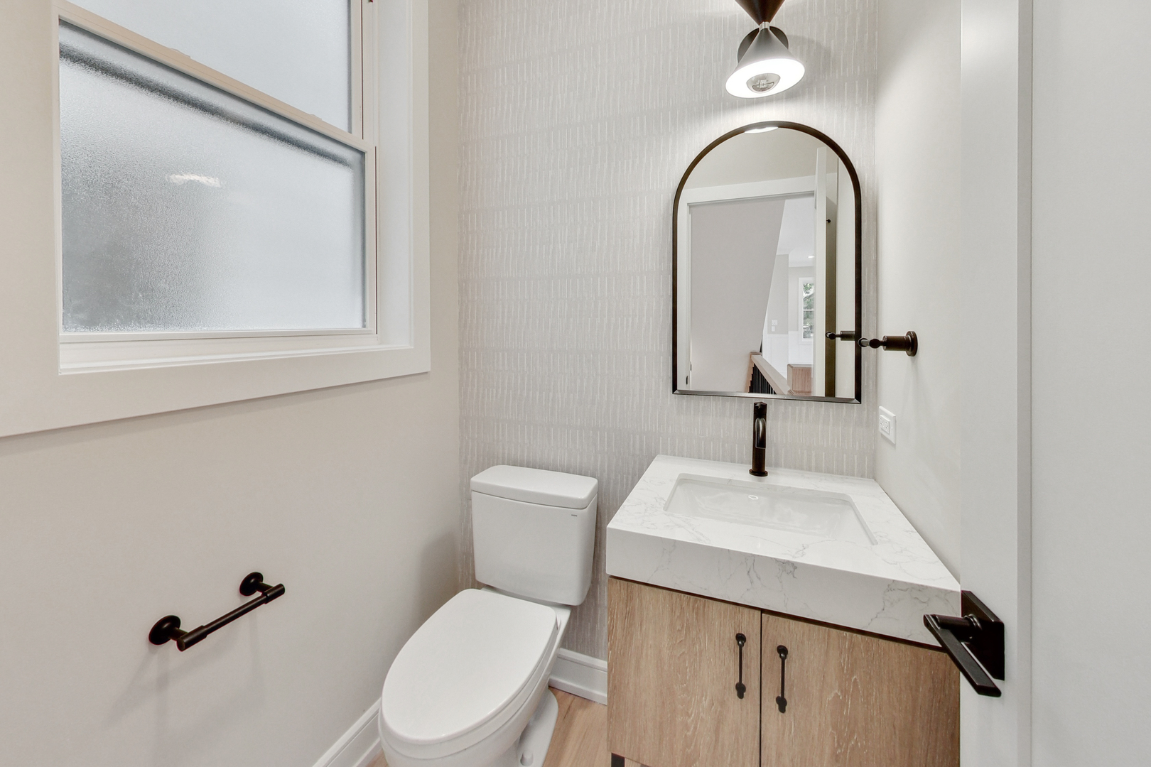 3835 N HERMITAGE Avenue