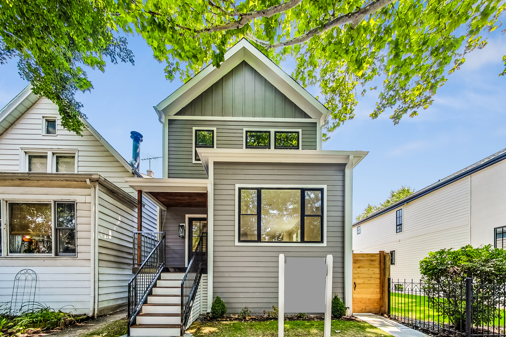 3835 N HERMITAGE Avenue