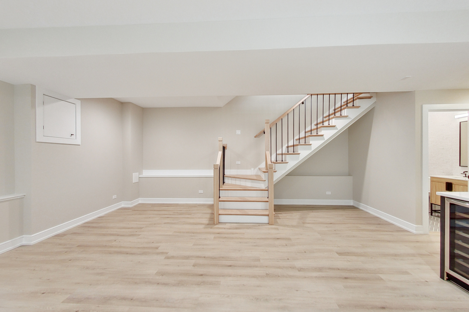 3835 N HERMITAGE Avenue