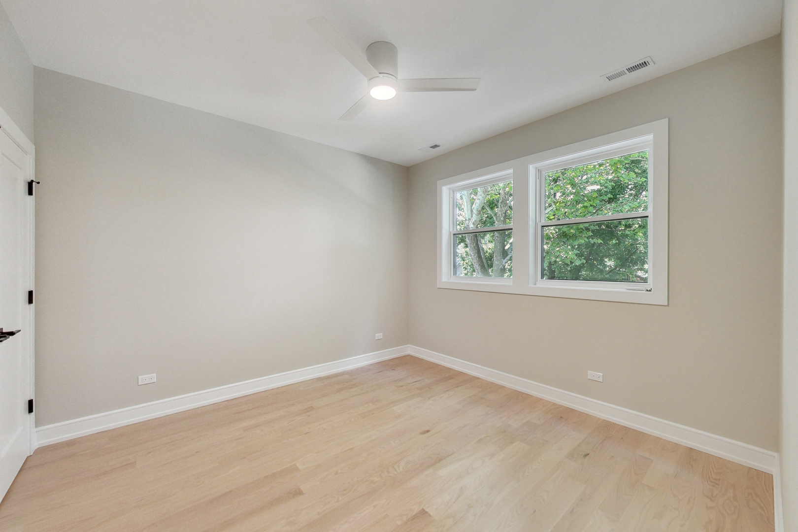 3835 N HERMITAGE Avenue