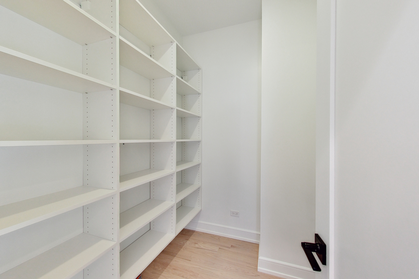 3835 N HERMITAGE Avenue