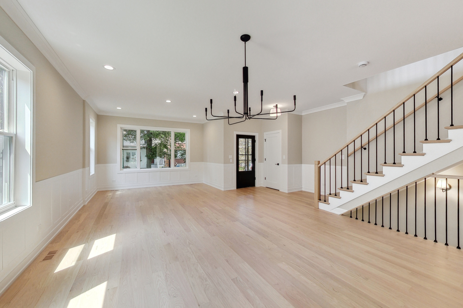 3835 N HERMITAGE Avenue