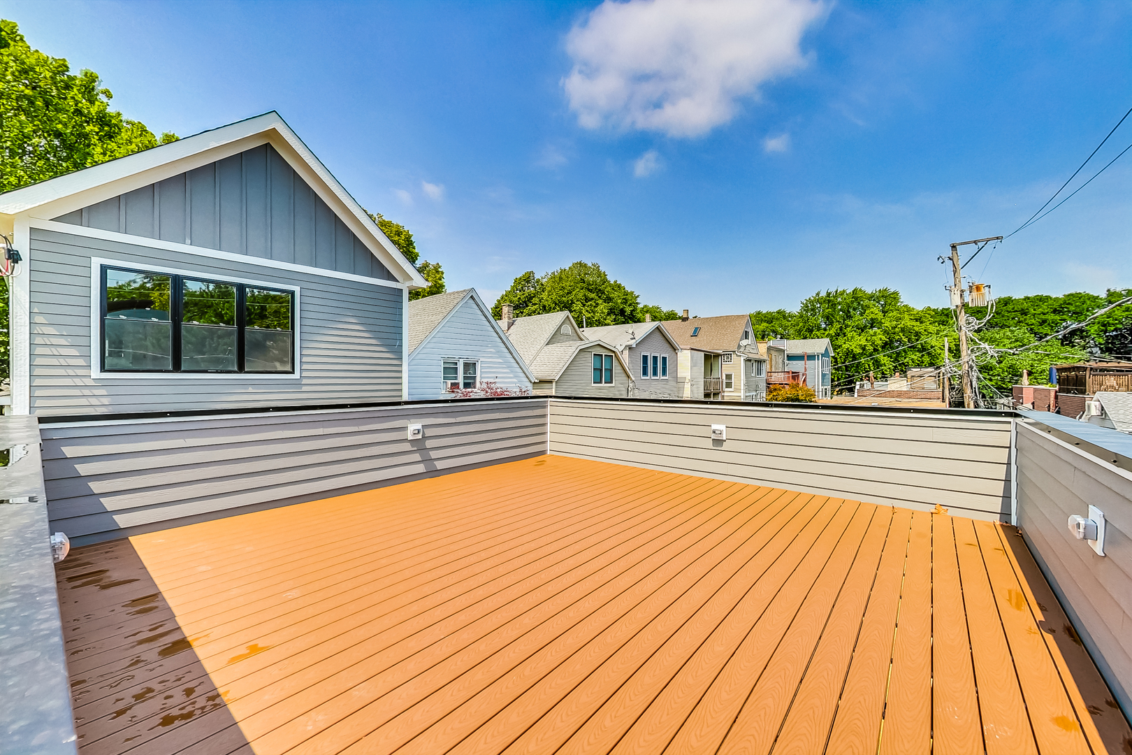 3835 N HERMITAGE Avenue