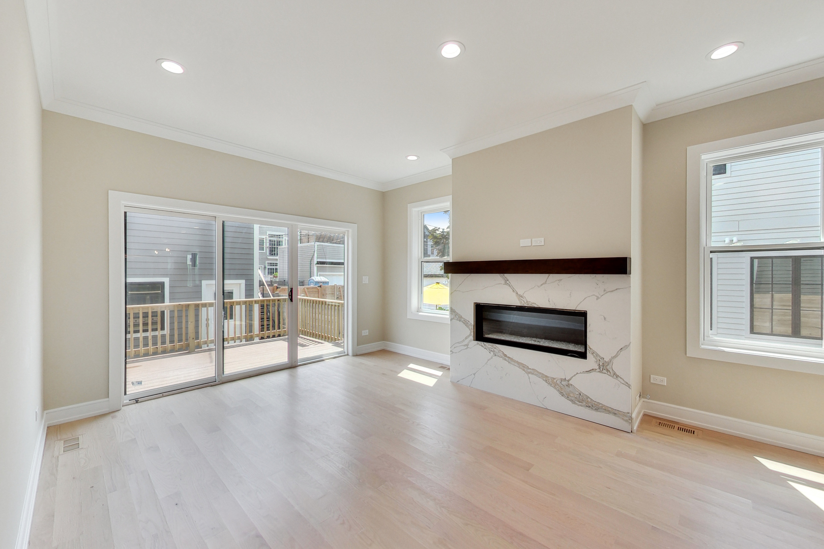 3835 N HERMITAGE Avenue