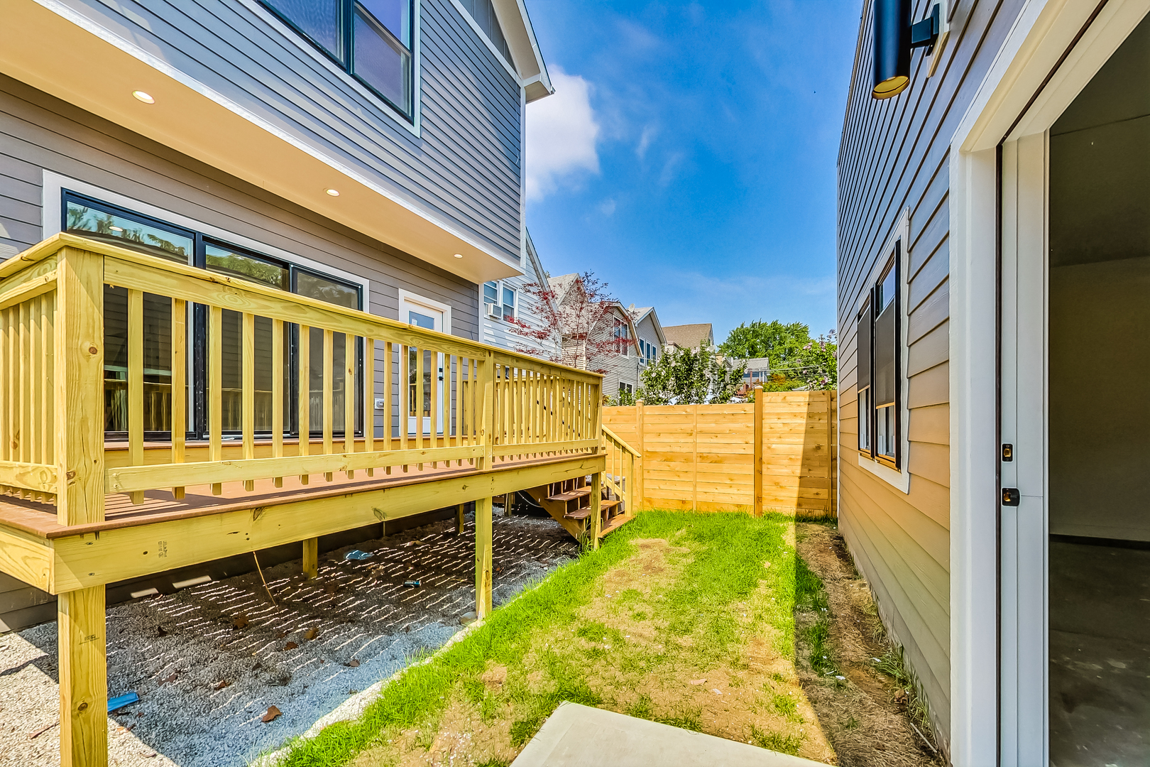 3835 N HERMITAGE Avenue