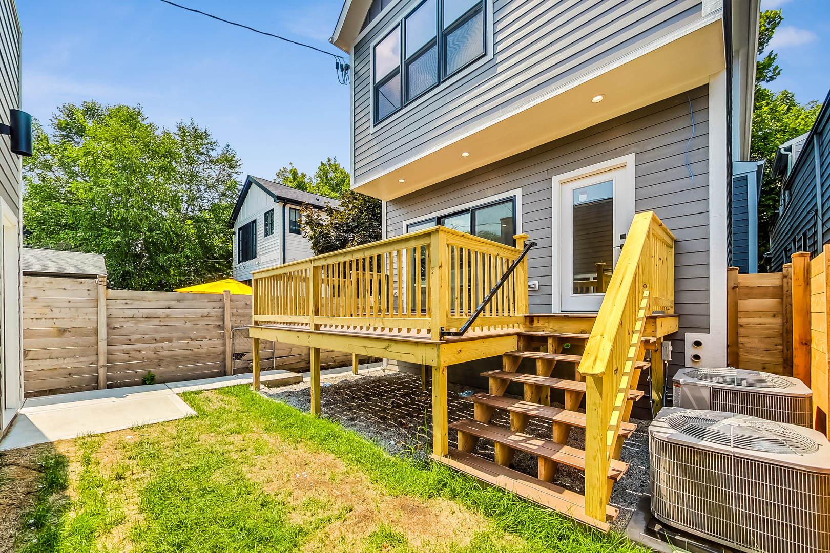 3835 N HERMITAGE Avenue