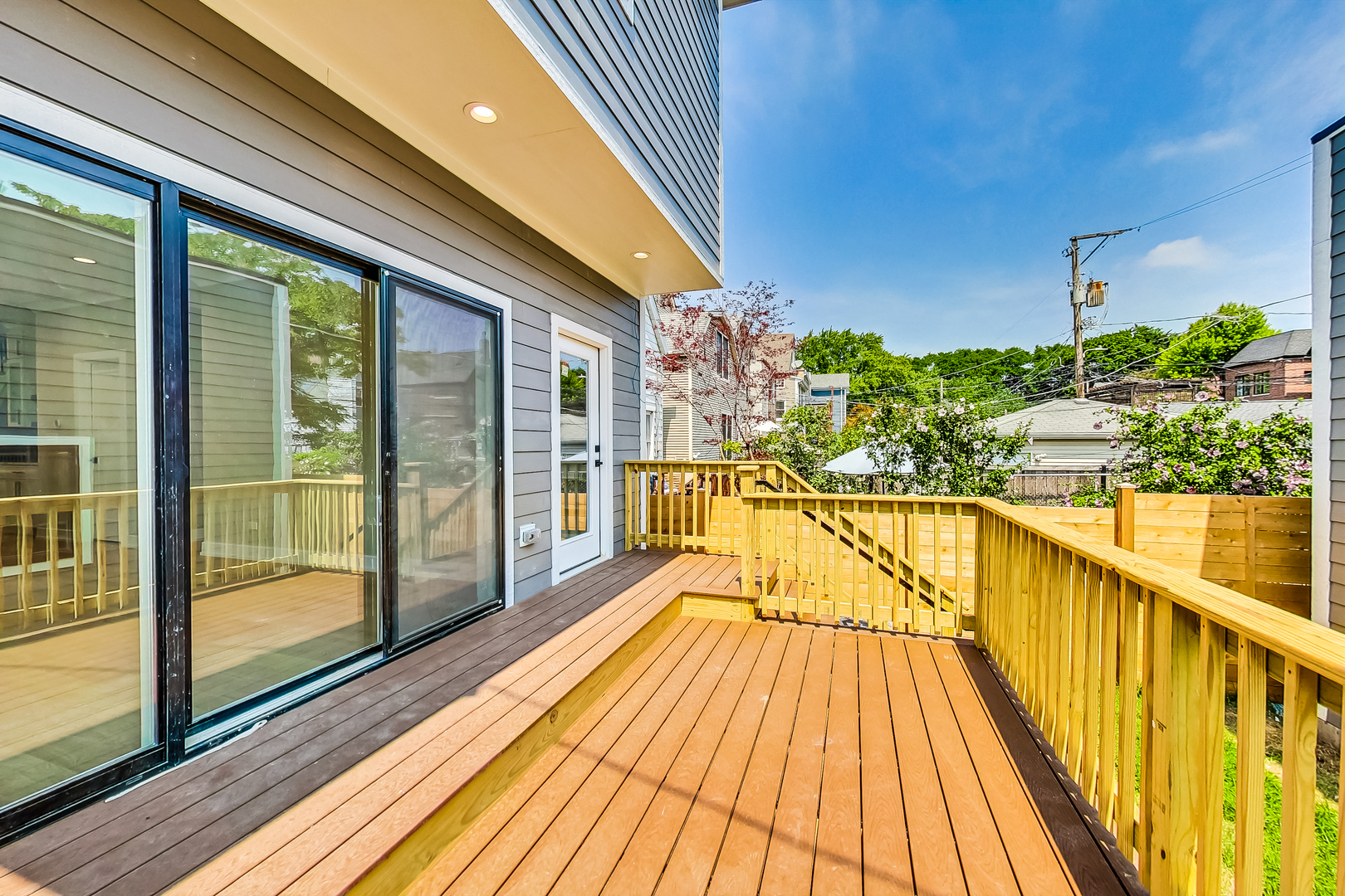 3835 N HERMITAGE Avenue