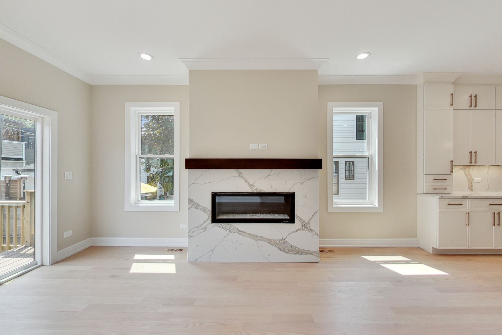 3835 N HERMITAGE Avenue