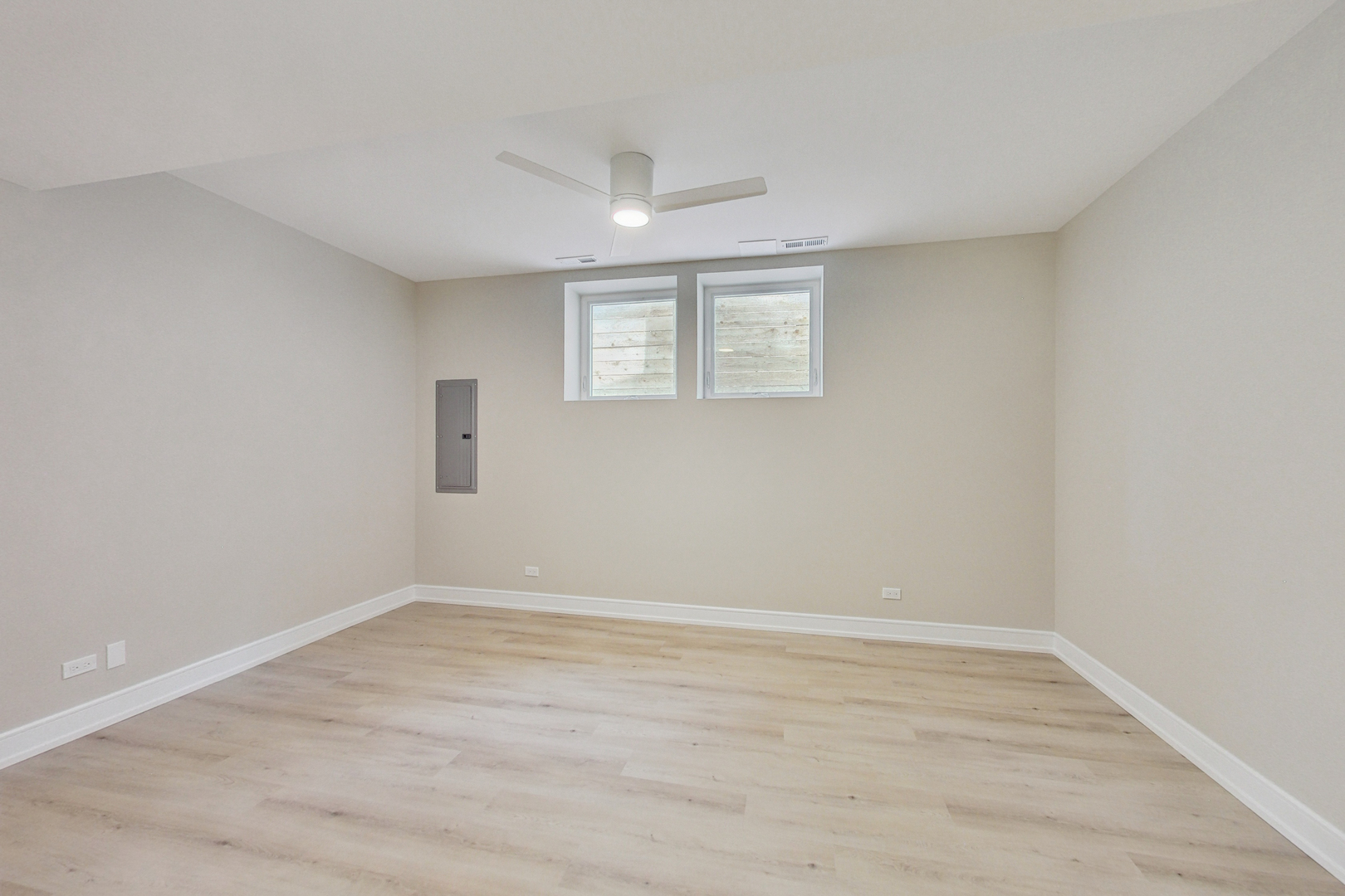 3835 N HERMITAGE Avenue