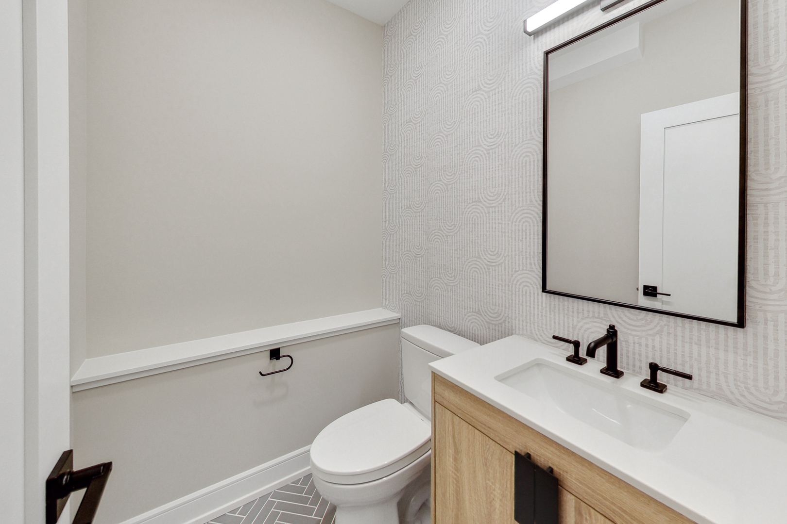 3835 N HERMITAGE Avenue