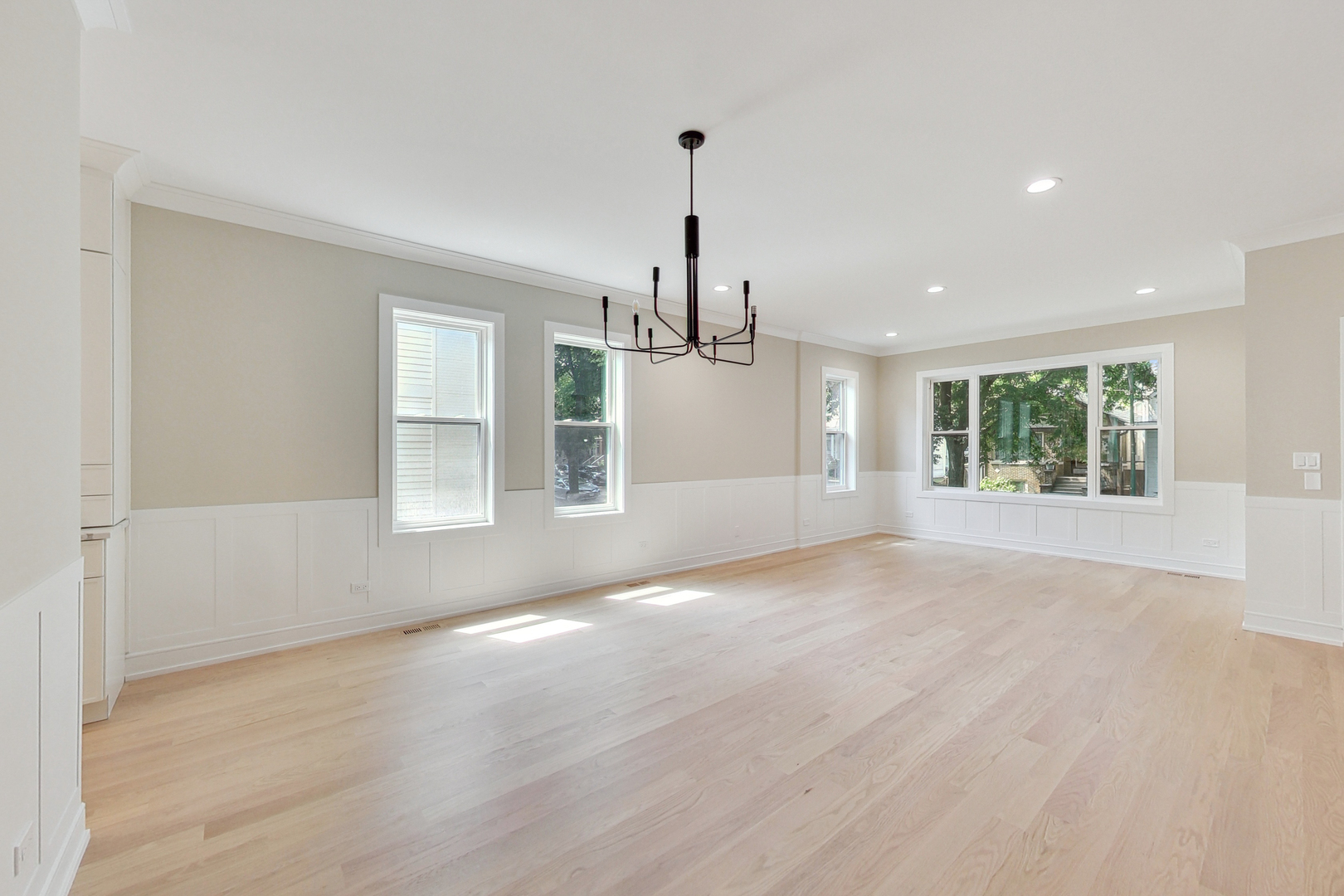 3835 N HERMITAGE Avenue