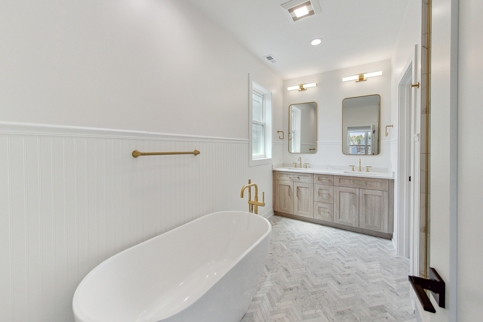 3835 N HERMITAGE Avenue