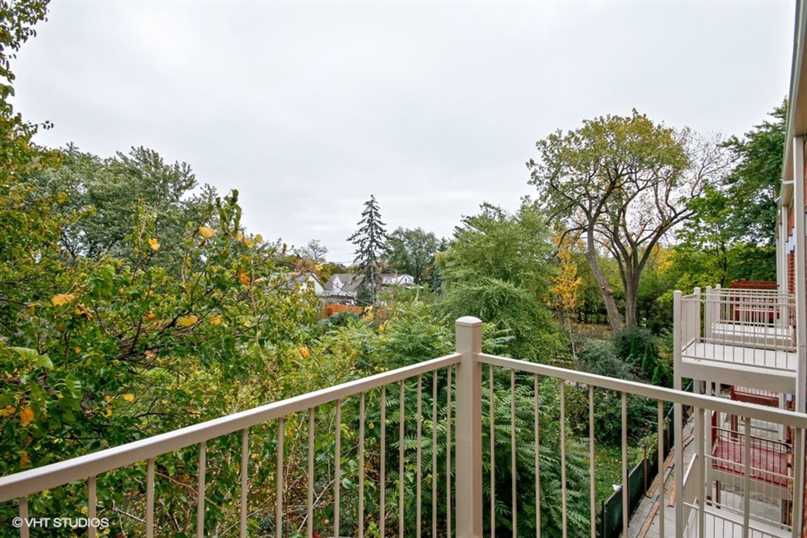 4111 N NARRAGANSETT Avenue Unit: 201