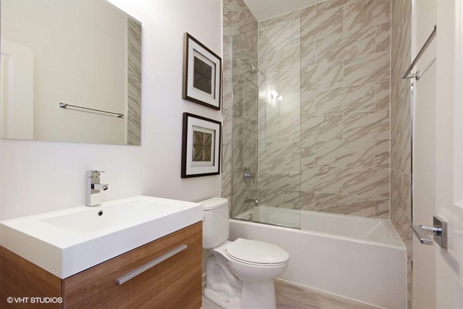 4111 N NARRAGANSETT Avenue Unit: 201