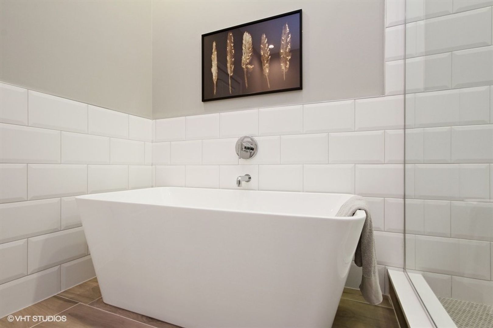 4111 N NARRAGANSETT Avenue Unit: 201