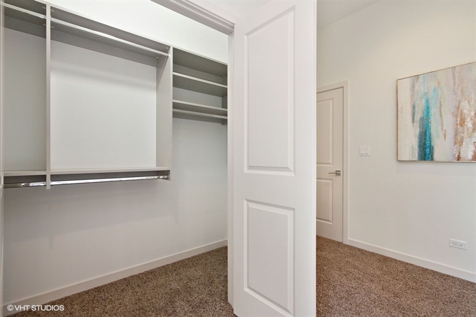 4111 N NARRAGANSETT Avenue Unit: 201