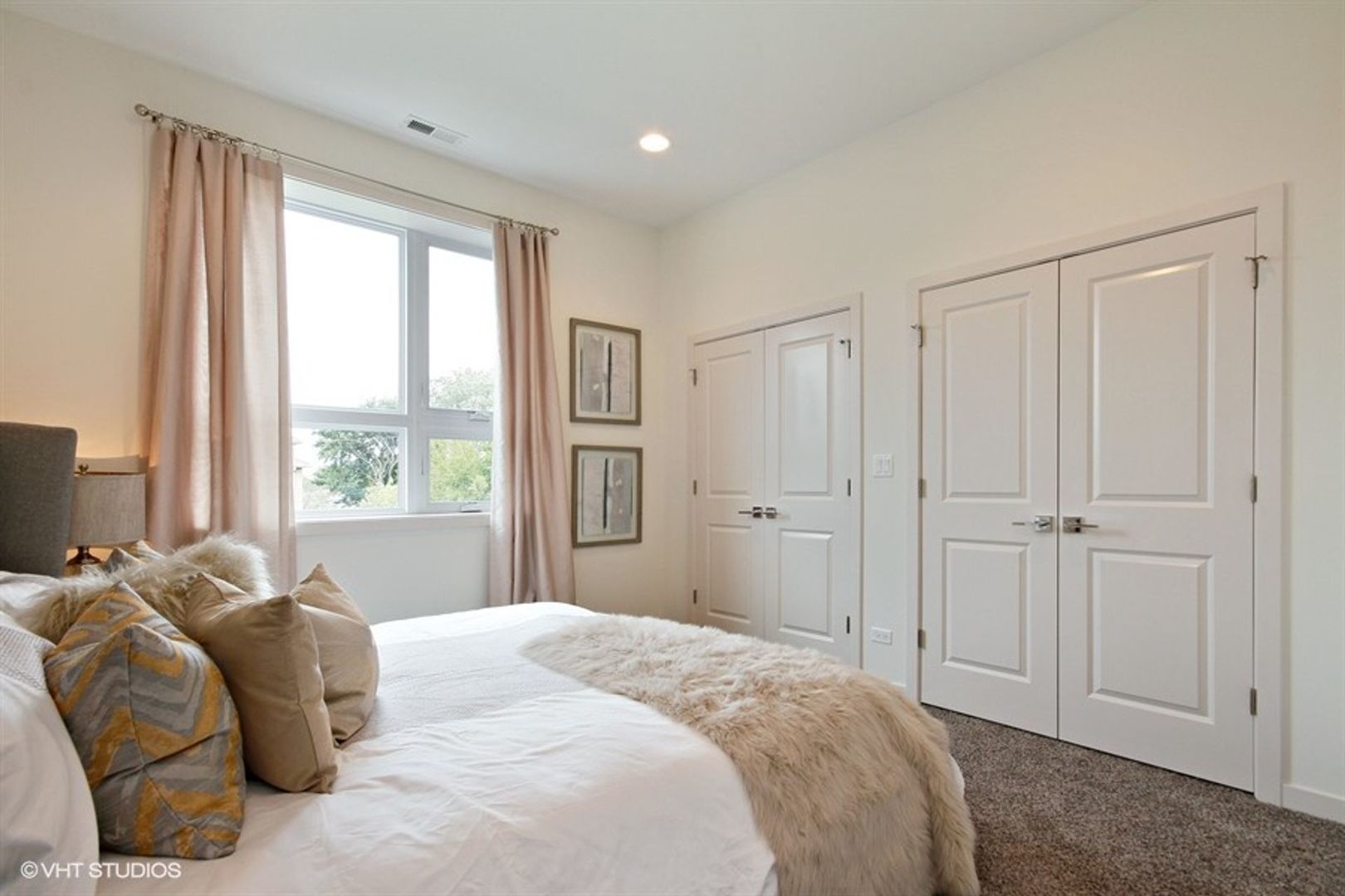 4111 N NARRAGANSETT Avenue Unit: 201