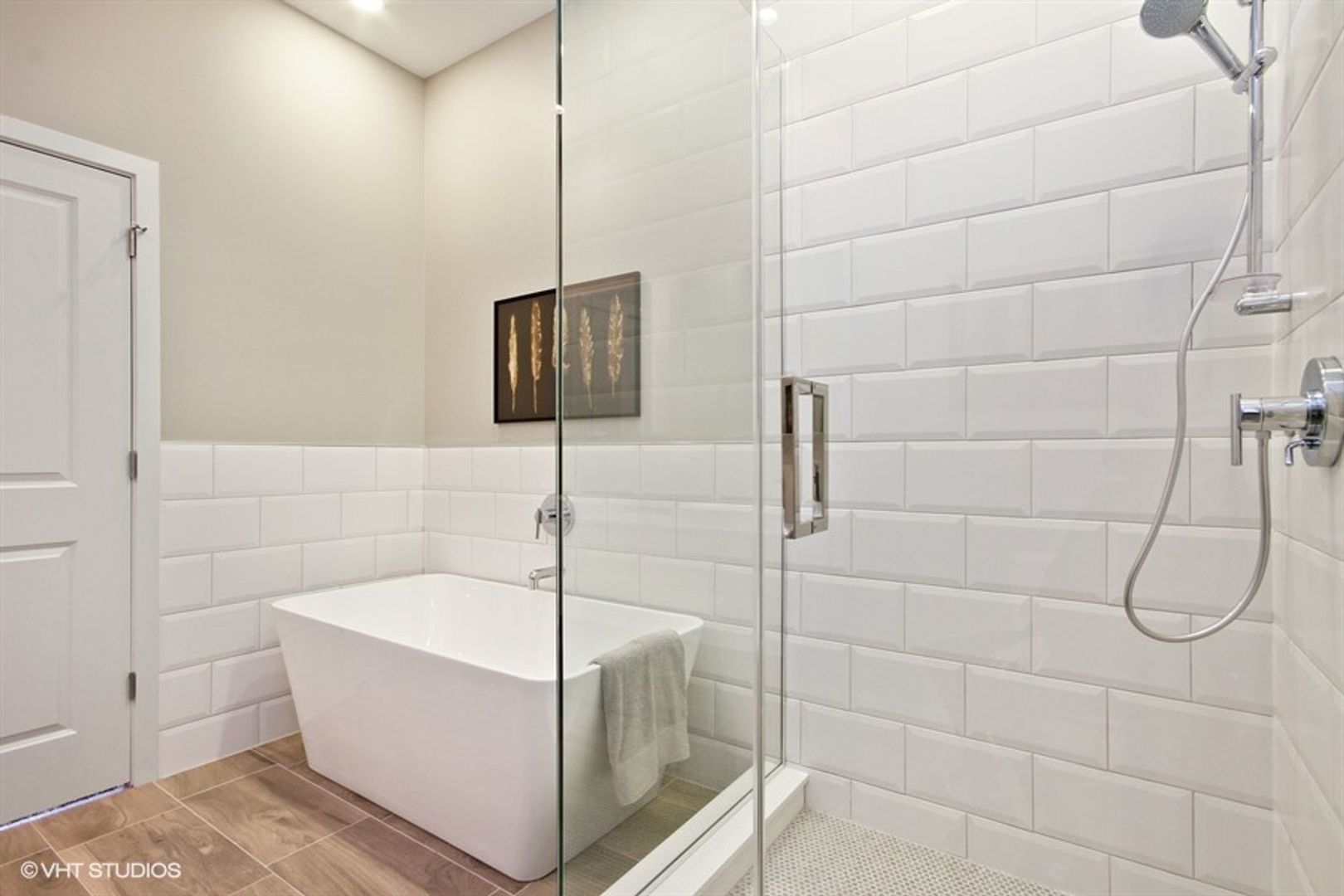 4111 N NARRAGANSETT Avenue Unit: 201