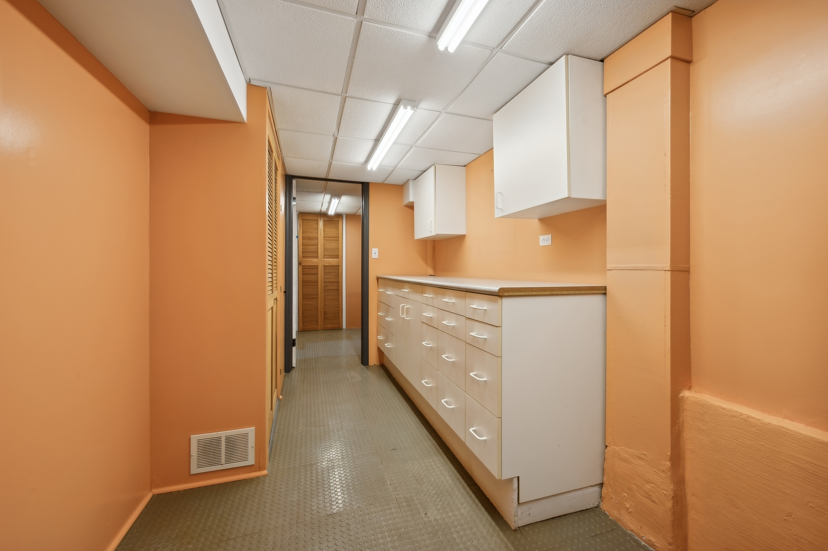 3719 N Bosworth Avenue