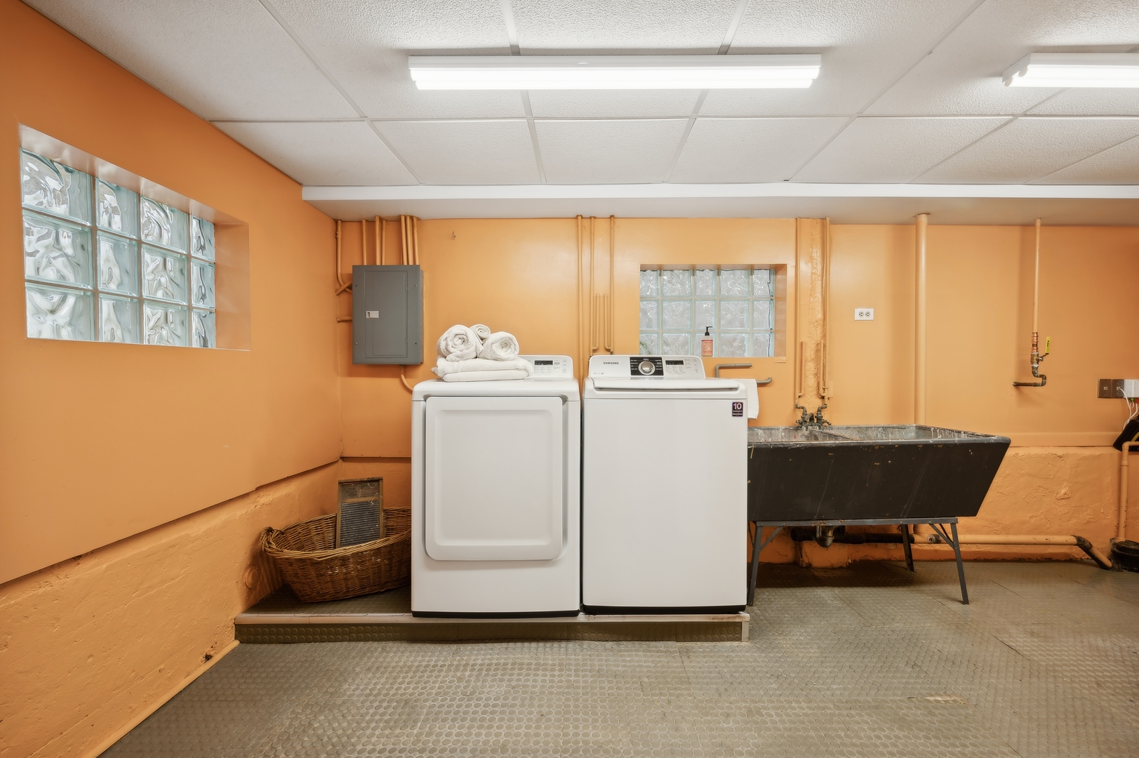 3719 N Bosworth Avenue