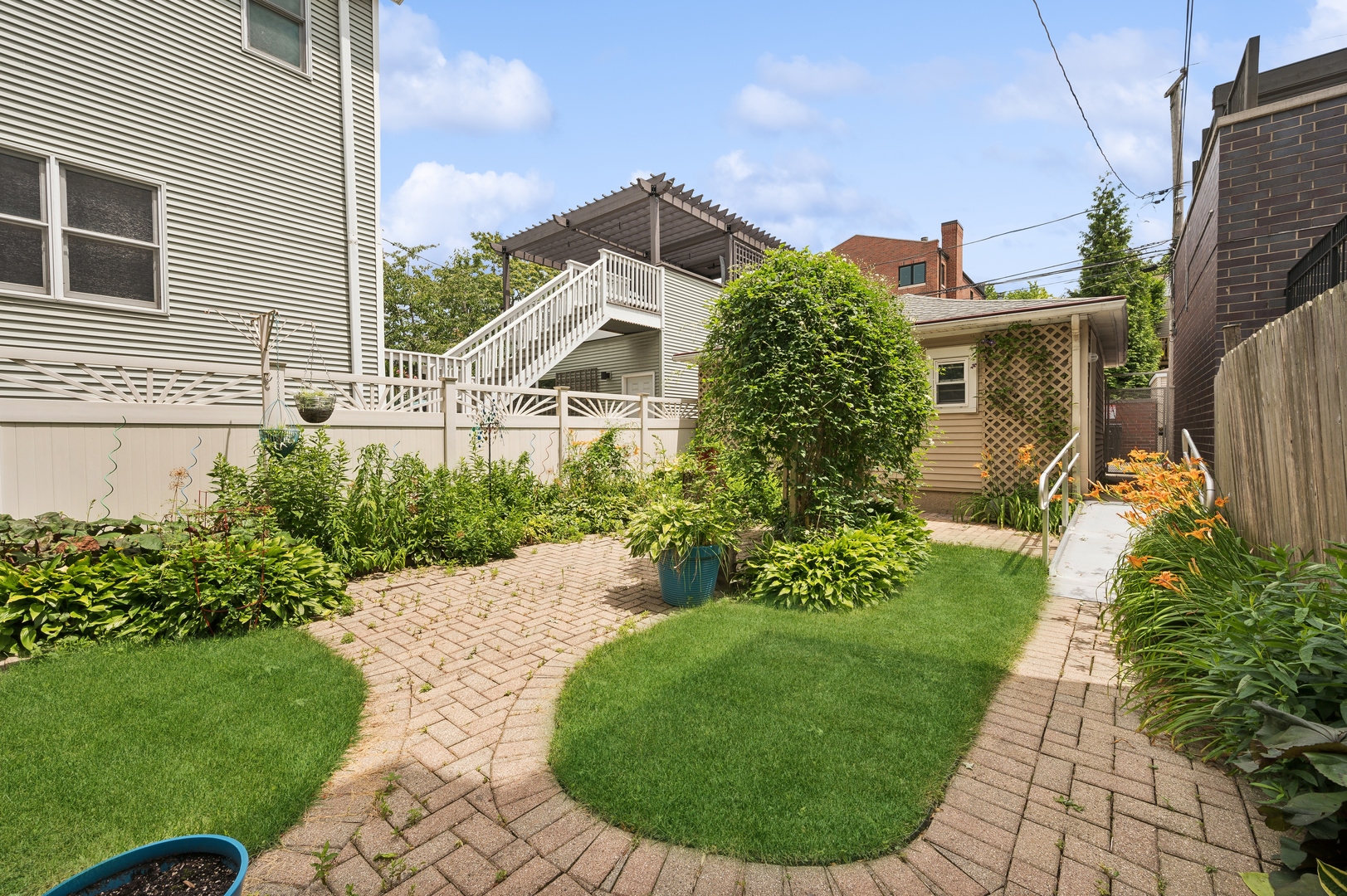 3719 N Bosworth Avenue