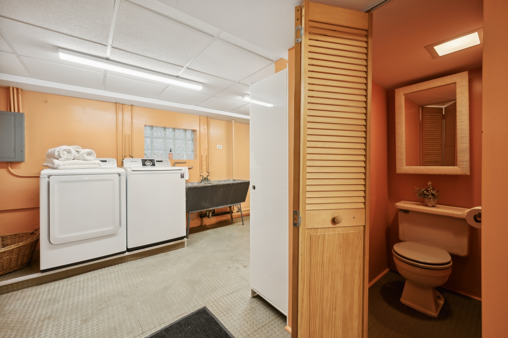 3719 N Bosworth Avenue