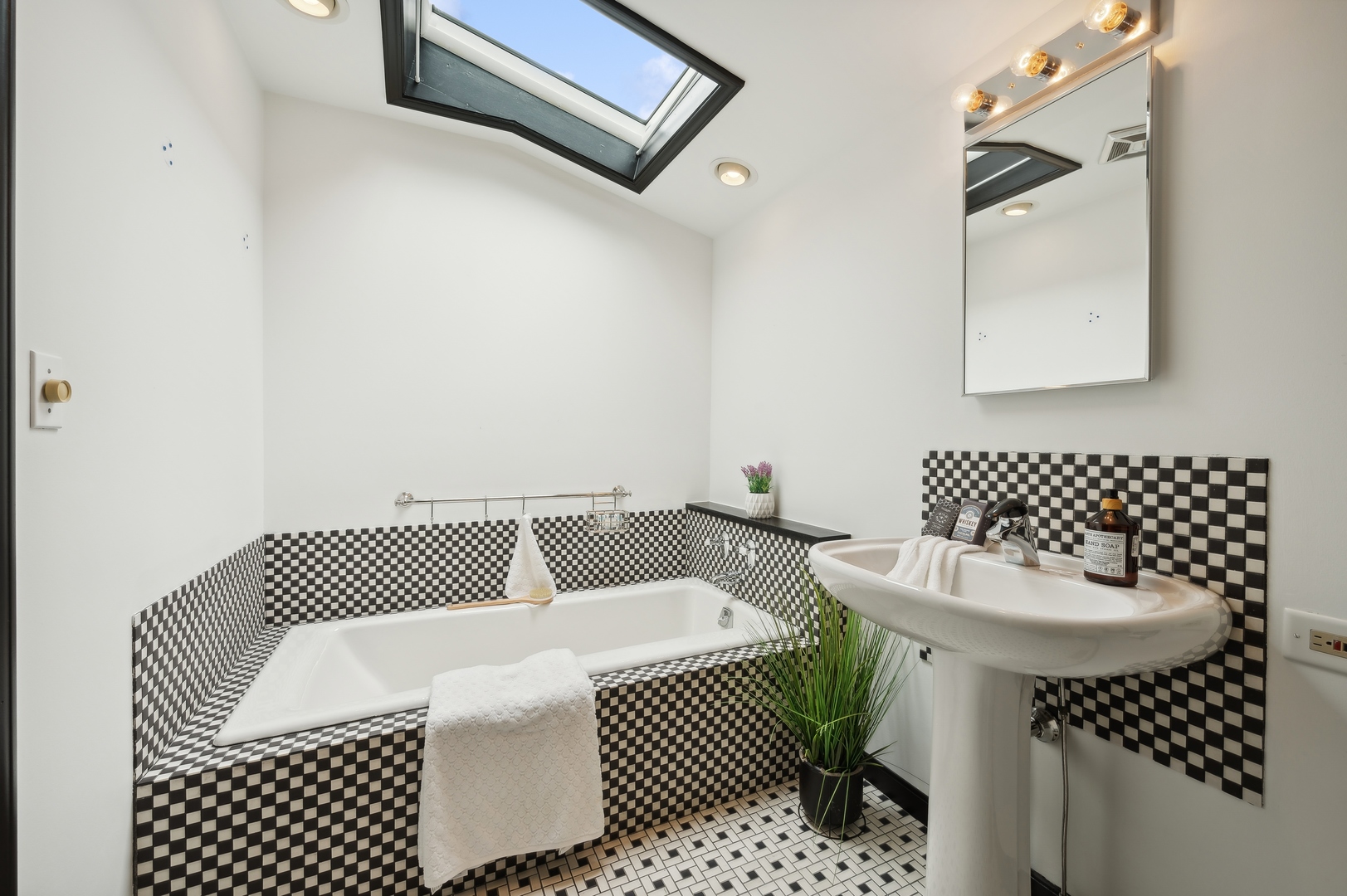 3719 N Bosworth Avenue