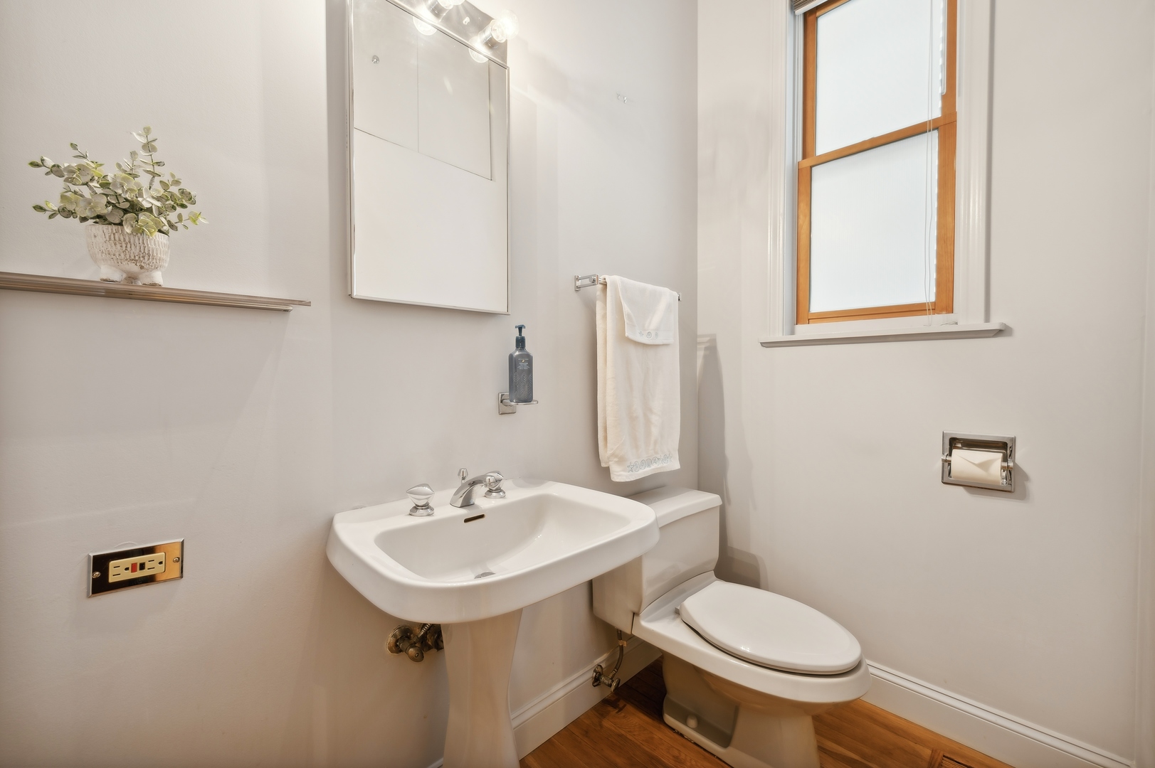 3719 N Bosworth Avenue