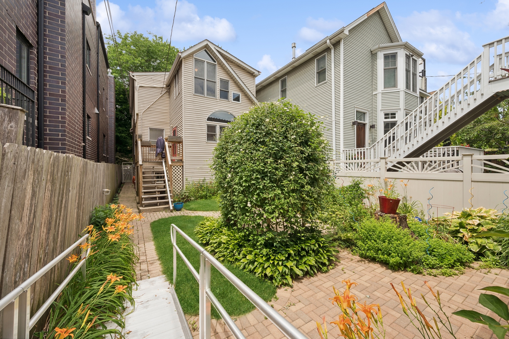 3719 N Bosworth Avenue