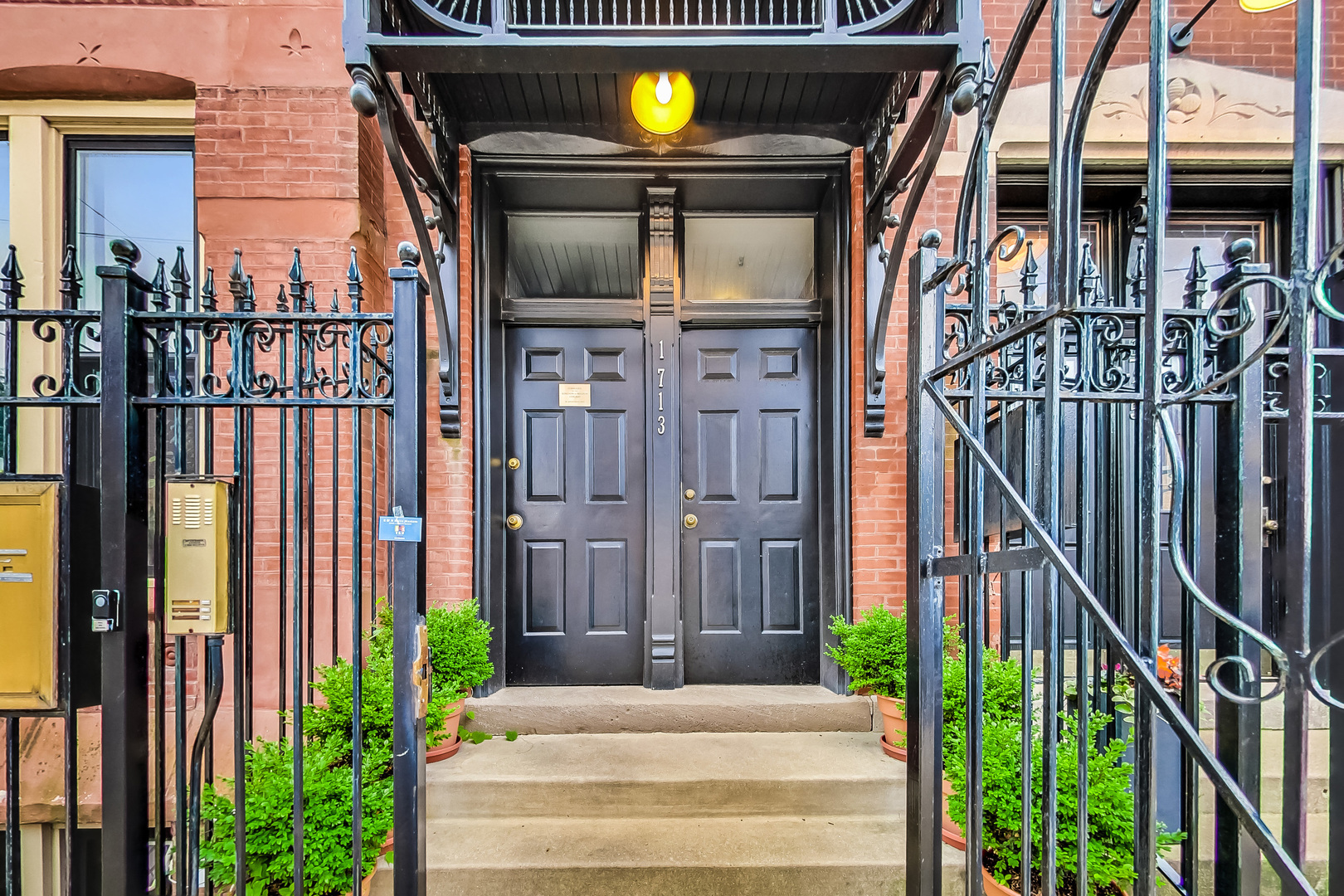 1713 W Beach Avenue Unit: 2N