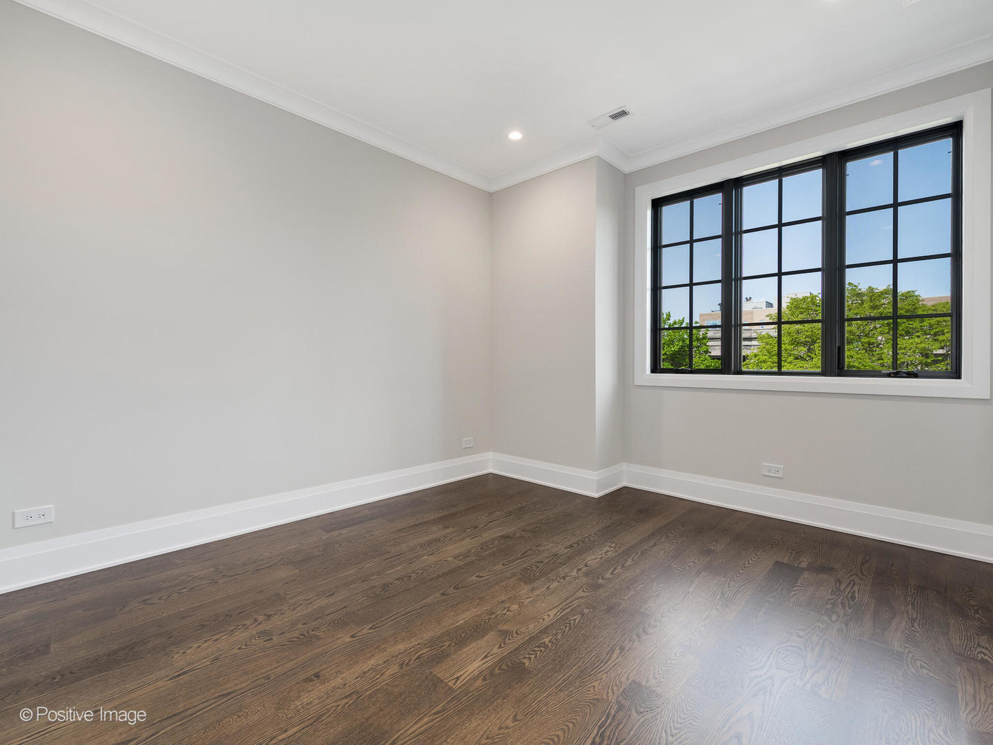 3511 N Bosworth Avenue Unit: PH