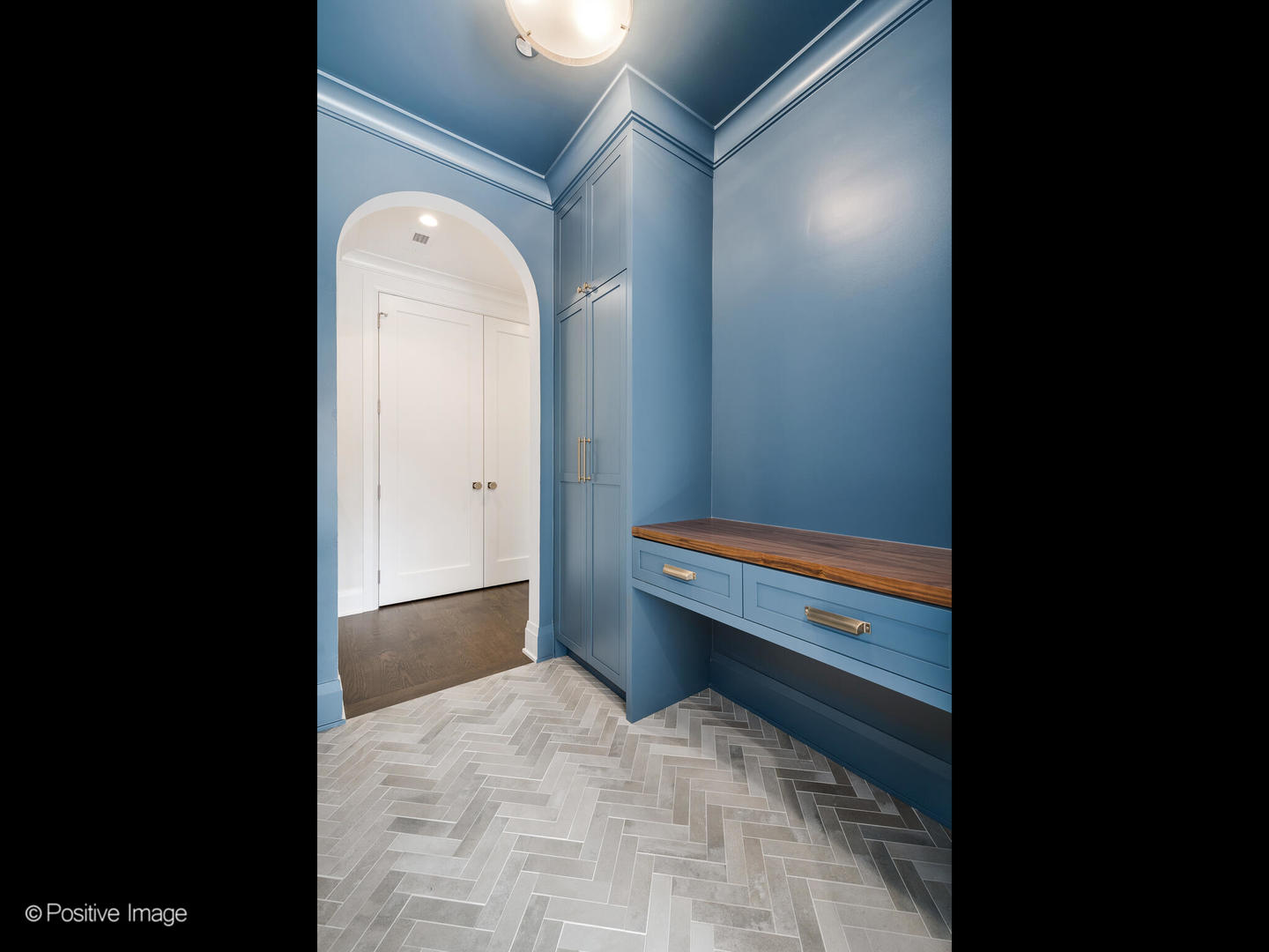 3511 N Bosworth Avenue Unit: PH