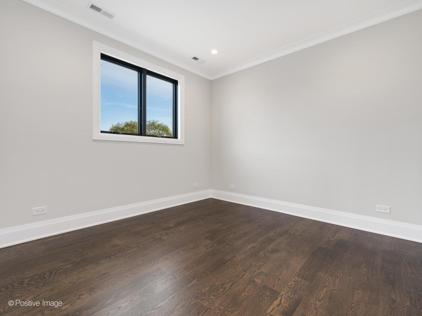 3511 N Bosworth Avenue Unit: PH