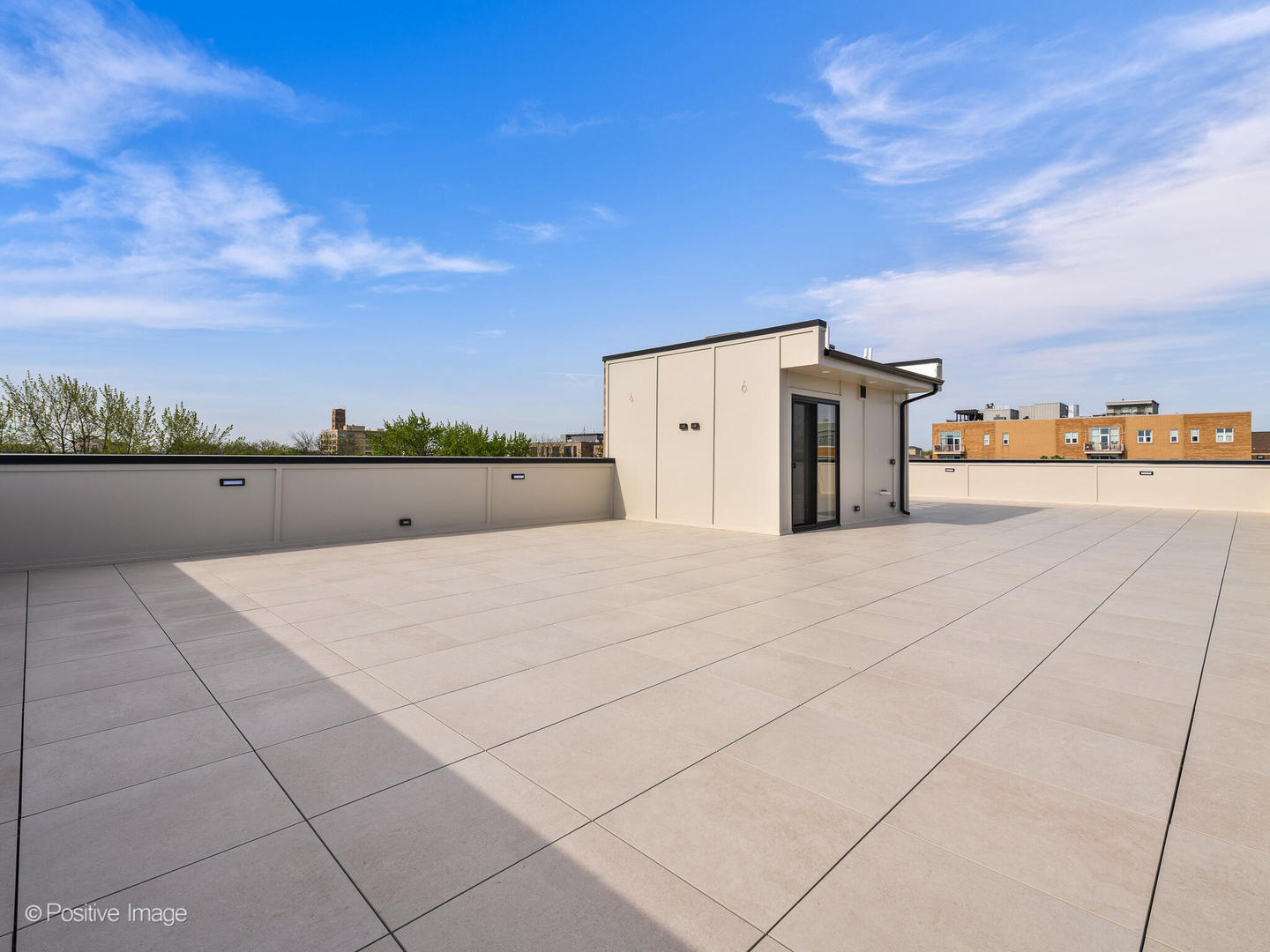 3511 N Bosworth Avenue Unit: PH