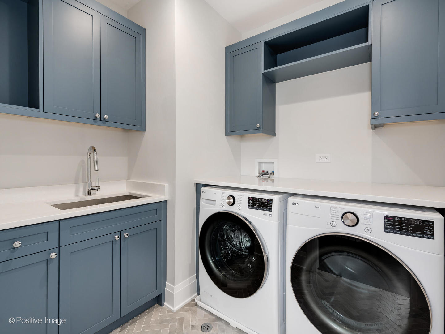 3511 N Bosworth Avenue Unit: PH