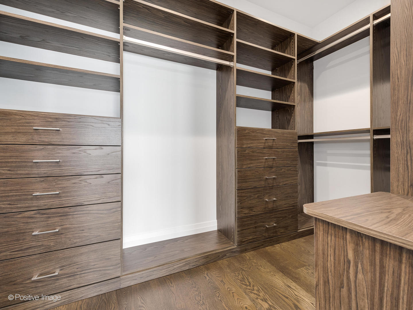 3511 N Bosworth Avenue Unit: PH