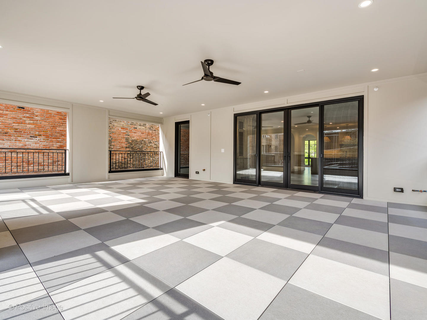 3511 N Bosworth Avenue Unit: PH