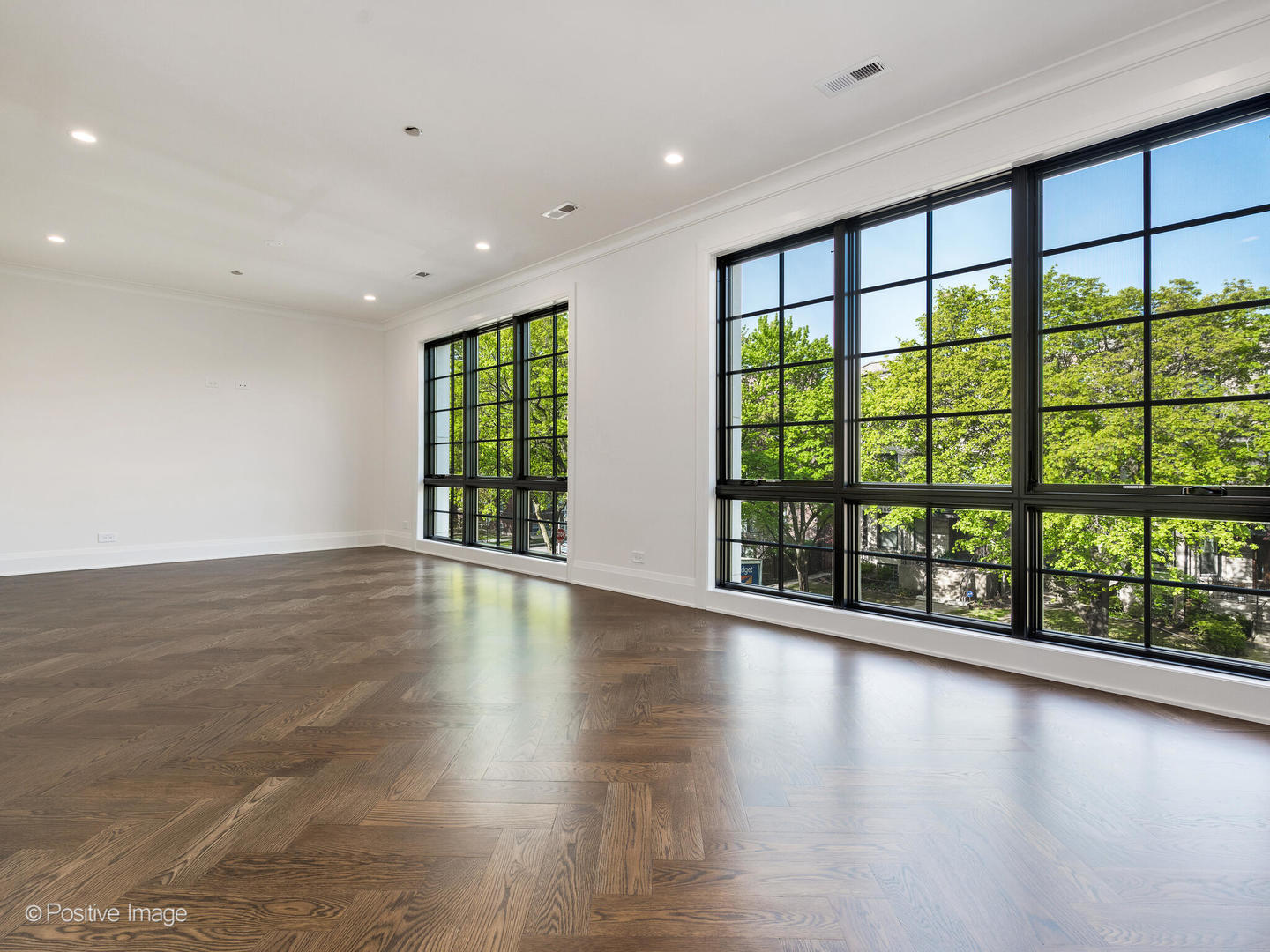 3511 N Bosworth Avenue Unit: PH