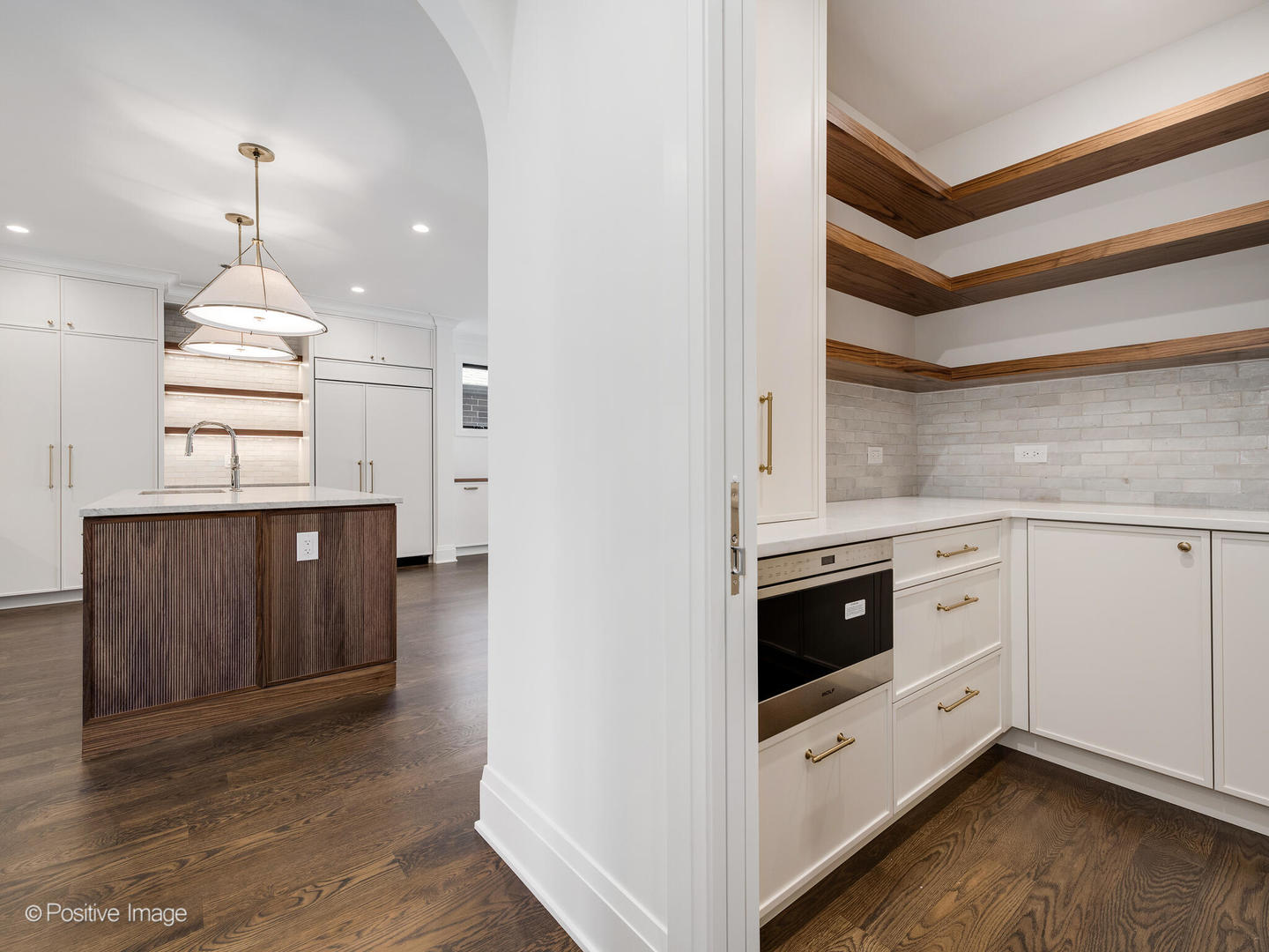 3511 N Bosworth Avenue Unit: PH