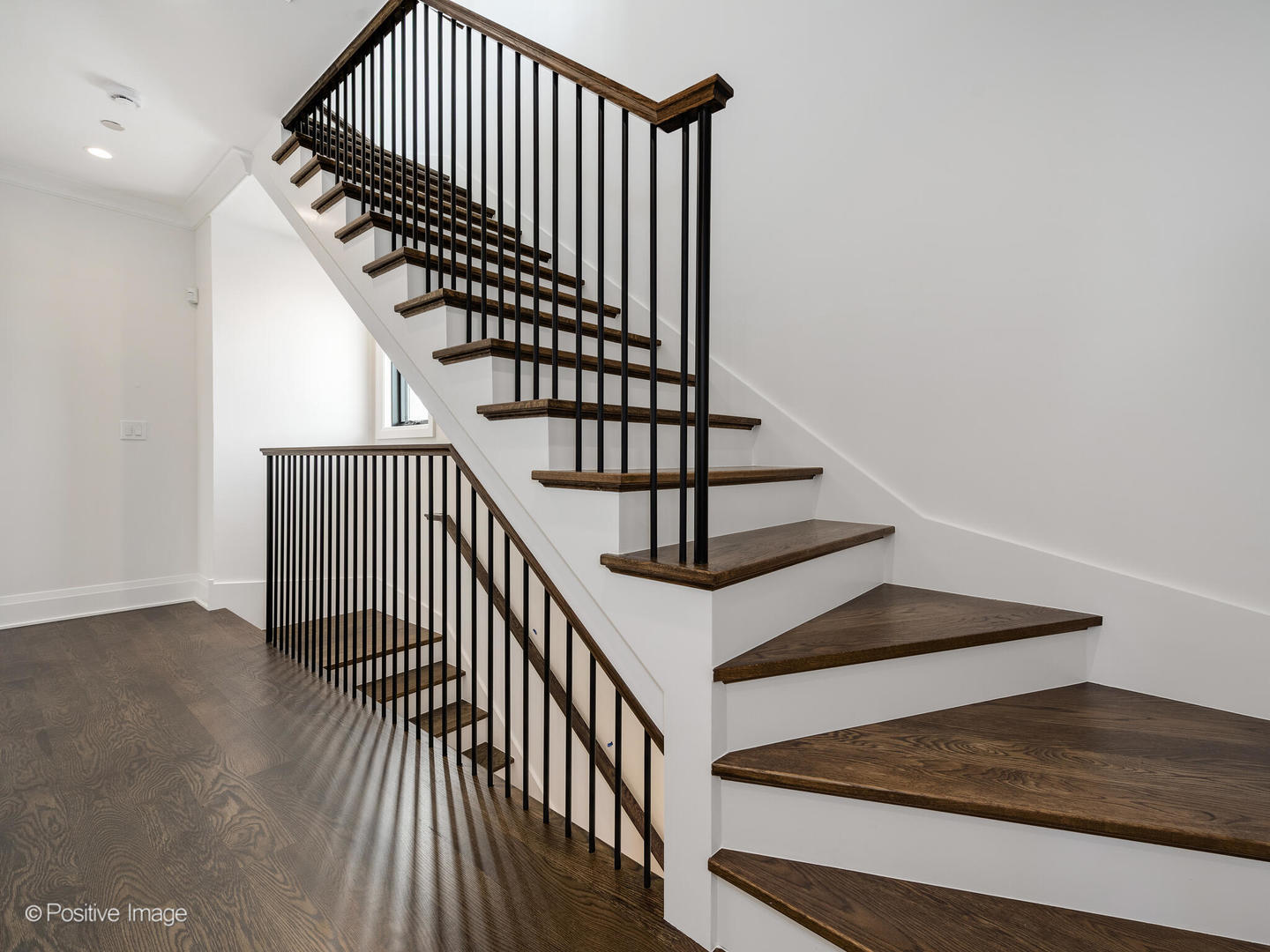 3511 N Bosworth Avenue Unit: PH