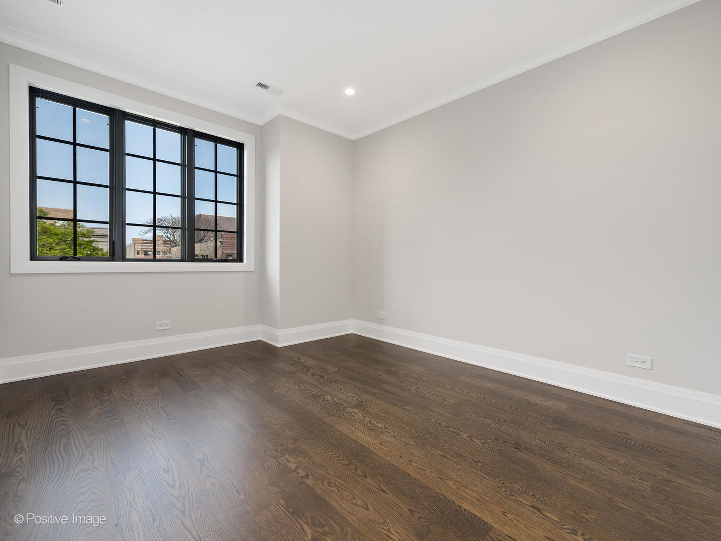 3511 N Bosworth Avenue Unit: PH