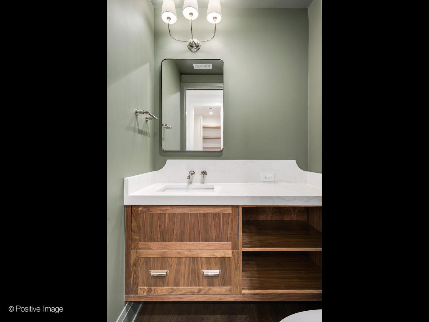 3511 N Bosworth Avenue Unit: PH