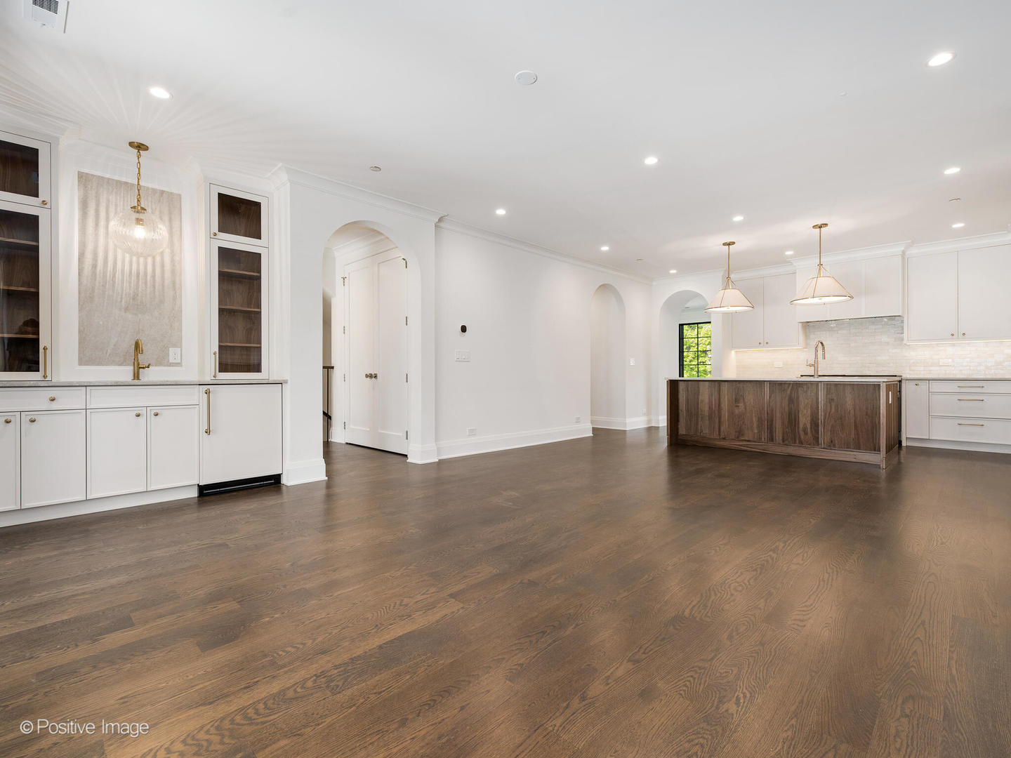 3511 N Bosworth Avenue Unit: PH